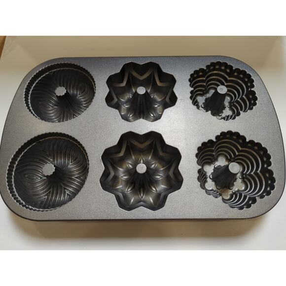 Nordic Ware Multi Mini Bundt Pan - Makes mini Bavaria, Star and Fiesta cakelets - Picture 1 of 6